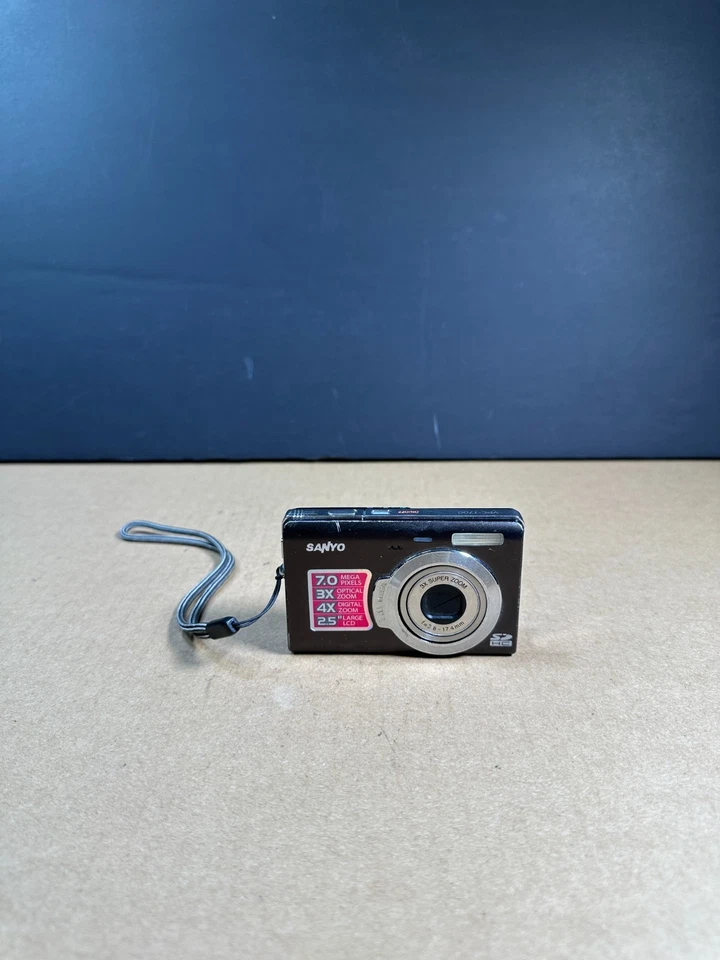 Sanyo VPC T700 7.0MP Digital Camera Only With Battery Ships Fast!!! - Image 1 of 4