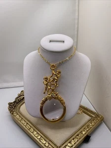 Vtg Cherub Angel Magnifying Glass Gold Tone Pendant 32” Necklace 1997 Avon - Picture 1 of 23