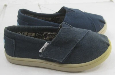8kid tny classic navy Toms  Canvas Classics FLAT ROUND TOE   size  8 T - Image 1 of 4