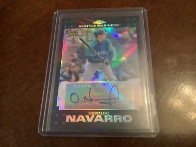 Oswaldo Navarro 2007 Topps Chrome Refractors Rookie Auto #363…..250/500 - Image 1 of 2