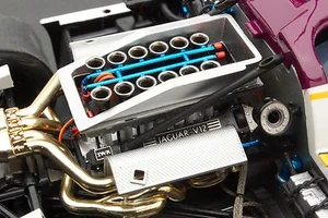 Exoto 1:18 | SET OF 2 | 1988 Silk Cut Jaguar XJR-9 LM + Spare Le Mans Chassis - Picture 1 of 12