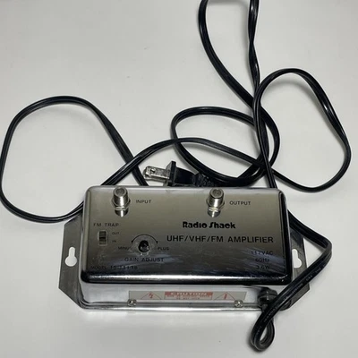 Untested Radio Shack 15-1113B 20dB Signal Amplifier UHF/VHF/FM  1117VAC 60 Hz - Image 1 of 4