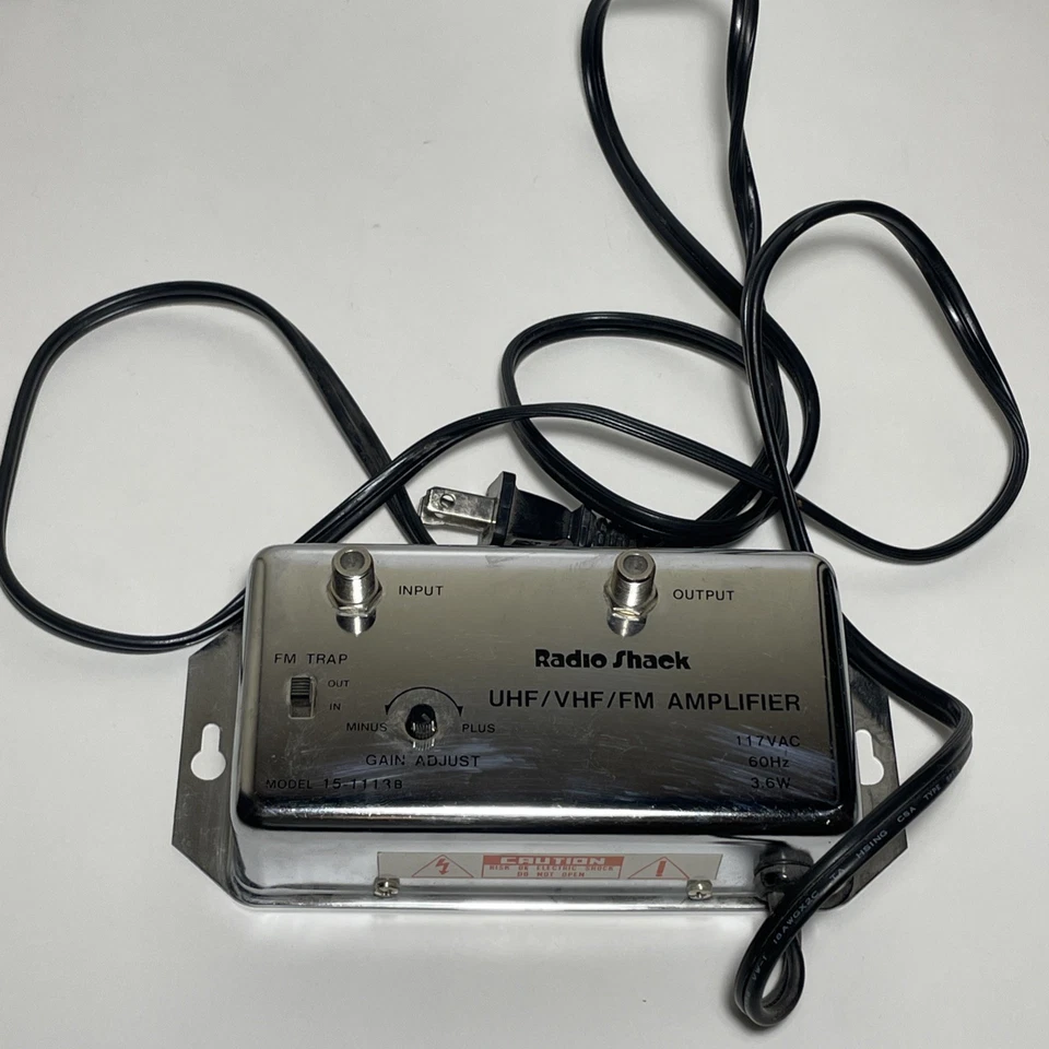 Untested Radio Shack 15-1113B 20dB Signal Amplifier UHF/VHF/FM  1117VAC 60 Hz - Image 1 of 4