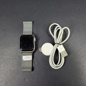 Apple Watch Series 6 40MM A2291 GPS Only Aluminum Ceramic Case + Band Silver - Photo 1 sur 9