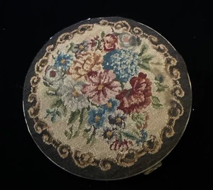 Vintage kompakt ~ handgefertigte Nadelspitze Petite Point mit Puderquaste & Puder 4" - Bild 1 von 11