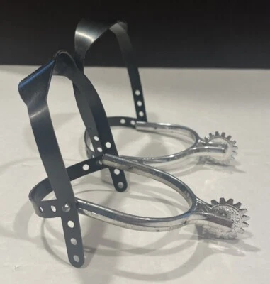 Vintage Child’s Cowboy Boot Stirrups Clothing Accessory Hong Kong Adjustable Toy Foto 1 de 4