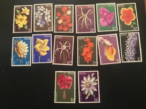 ICOLLECTZONE Nevis 365-78 flowers VF hinged - Imagen 1 de 1