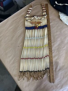 Handgefertigte indianische Knochenpfeife mit Perlenbrustplatte - Bild 1 von 24
