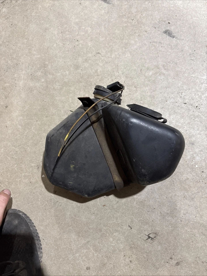 1974 凯迪拉克 Eldorado Wiper 洗衣机液库  — 第 1/4 张图片