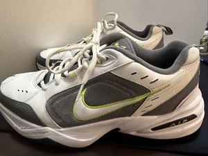 Scarpe Nike Uomo 11.5 Air Monarch Sneakers Allenatore Atletico Passeggio Comfort Sport - Foto 1 di 8