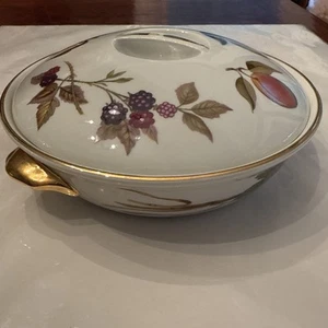 Royal Worcester Evesham Gold 7 1/2" Covered Casserole Bowl - Shape 22 / Size 4 - Picture 1 of 9