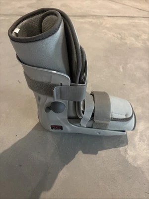 BREG Genesis Full Shell Walker BOOT 3-Strap W/Air Pump Ankle Support Size Large - Image 1 of 2