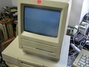 Macintosh SE Modelo M5011 con HD 200MB, 4MB RAM, 800K Disquete, Sistema 6.0.8 - Imagen 1 de 6