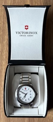 Reloj Victorinox Swiss Army Oro/Plata 241277.CB - hasta 8" - sin eslabones quitados Foto 1 de 4