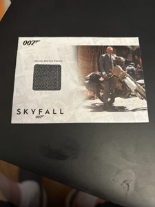 JAMES BOND AUTOGRAPHS & RELICS SSC2 DANIEL CRAIG PANTS COSTUME RELIC 6/200 - Picture 1 of 2