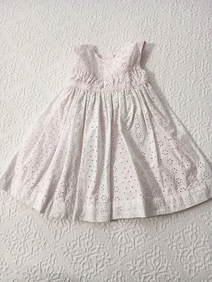 Vestido Polly Flinders Niñas Talla 24 Meses Blanco Ojales Algodón Sobre Forro Rosa Foto 1 de 4