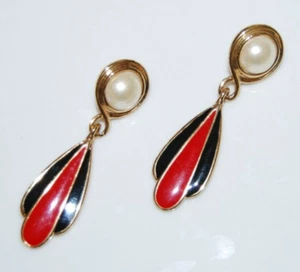 ELEGANT VTG FAUX PEARL BLACK & RED ENAMEL DECO STYLE DANGLE GOLDEN POST EARRINGS - Picture 1 of 11