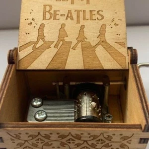 LET IT BE-ATLES Lasergravierte Beatles Retro Mini Holz geschnitzt Spieluhr. --Intri - Bild 1 von 10