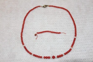 Damenkette Koralle mit Perlen und 333er Goldschließe - Bild 1 von 3