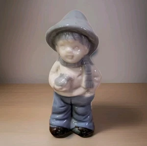 Holländischer Vintage Bauernhof Junge hält Vogel Porzellan Keramik Mini Figur Figure - Bild 1 von 6