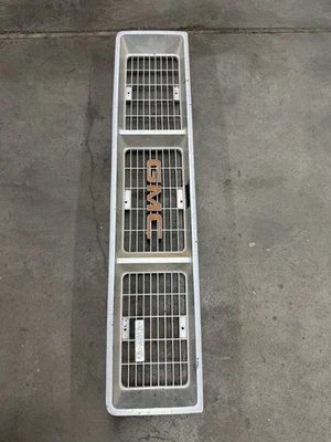 73 74 GMC SIERRA TRUCK JIMMY SUBURBAN PAINTED CHROME GRILLE - Image 1 of 4