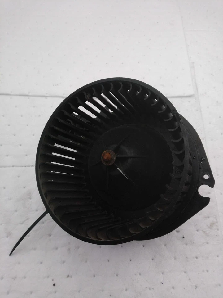2012 Chevrolet Suburban 1500 HVAC Blower Motor OEM Tan 25783777 203K Miles - Image 1 of 4