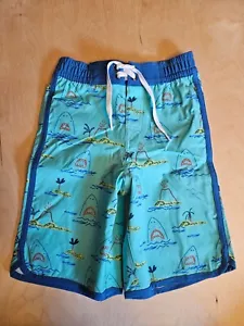 NUEVO SIN ETIQUETAS Hanna Andersson SHARK ISLAND VERDE AZUL TABLA PANTALONES CORTOS DE BAÑO 110 5 $48 - Imagen 1 de 7