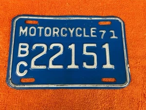 Oldtimer 1971 Motorrad Nummernschild blau & weiß BC BRITISH COLUMBIA - Bild 1 von 6