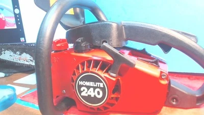 Vintage-HOMELITE_240-Sierra de cadena -16" barra{-Para piezas}-Funciona bien- Engrasador no funciona Foto 1 de 4