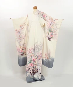 Kimono / Japanese Elegant Silk Furisode Yuzen Floral Patterns / 2412101 - Picture 1 of 8
