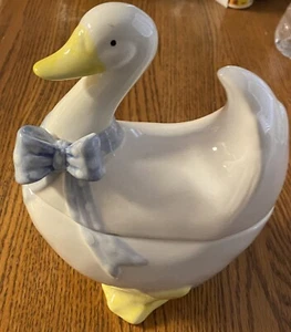VINTAGE CERAMIC DUCK CANDY DISH / TRINKET BOX WHITE WITH BLUE RIBBON 7”x6” - Picture 1 of 8