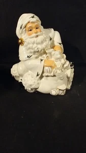 Schönes musikalisches Weihnachtshaus aus Porzellan für die Feiertage - Bild 1 von 4