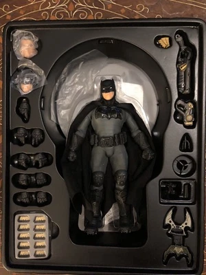 Mezco One:12 Collective DC Supreme Knight Batman в комплекте в коробке - Изображение 1 из 3