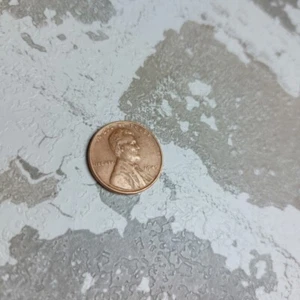1945 Wheat Penny US moneta da un centesimo trovata in un gioco da tavolo 1989 *Bello* (Raro) - Foto 1 di 4