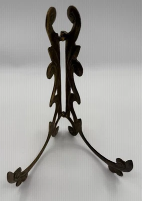 Suporte de cavalete de latão ornamentado vintage – Suporte de exibição decorativo para arte, placas, etc - Imagem 1 de 4