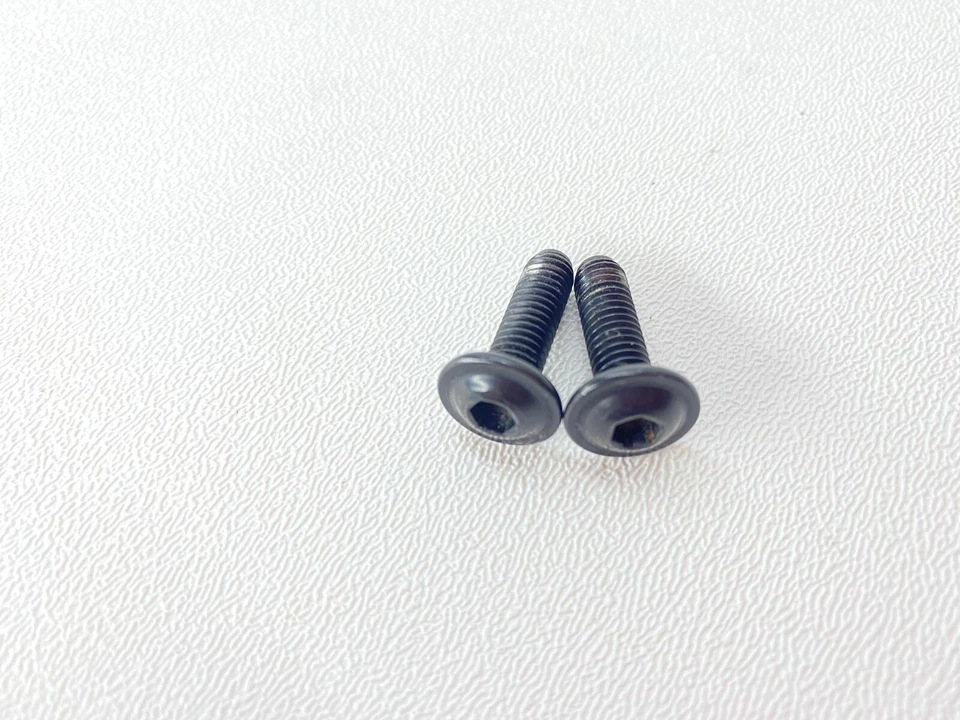 Perno de bloqueo de pestillo de asiento trasero DUCATI OEM M6x20 Monster Hyperstrada 77915551A Foto 1 de 4