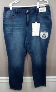 NEW D. Jeans Women’s Plus Size 18W Blue Dark Wash Recycled Stretch Denim NWT - Picture 1 of 8