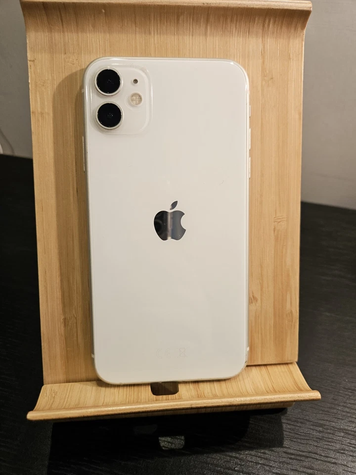 Apple iPhone 11 64GB, white, EE, 73% BH, good condition, faulty speaker. - Image 1 of 4
