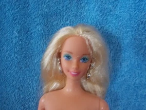 Nude 1994 Barbie International Travel Special Edition Long Blonde Hair Blue Eyes - Bild 1 von 3