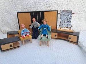 Antike Puppenstube Möbel 50er Jahre kleine Biegepüppchen Familie - Bild 1 von 2