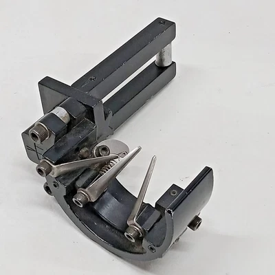 RARE VINTAGE BOW DOODLE LEFT HAND ARROW BOW REST PROFESSTIONAL METAL - Image 1 of 4