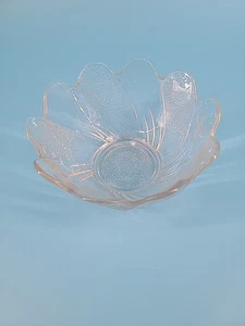 Cuenco de vidrio transparente borde festoneado texturizado 4 1/2" X 2 1/4" T - Imagen 1 de 3