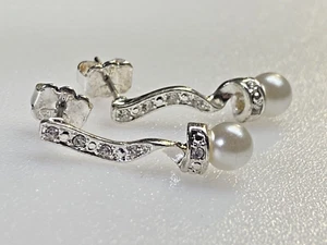 Avon Earrings Silver Metal Pearl Rhinestones Elegant Bridal - Picture 1 of 6