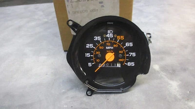 1983 1984 CHEVROLET TRUCK C10 C20 C30 SPEEDOMETER NOS MPH CANADIAN - Image 1 of 4