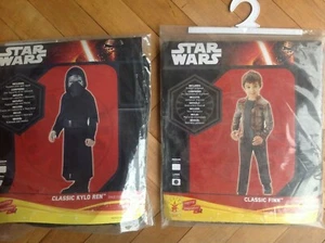 2 Star Wars Kostüme 1 Kylo Ren und 1 Finn Disney Alter 5-6 Jahre von Rubie's Neu - Bild 1 von 3