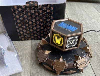 Presente de férias para funcionários da Blizzard The One estátua giratória iluminada flutuante USB - Imagem 1 de 4