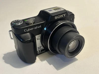 Sony Cyber-shot DSC-H10 8.1MP Digital Camera - Black - Image 1 of 4