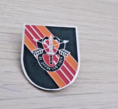 PIN'S MILITAIRE US SPECIAL FORCES DE OPPRESSO US ARMY TBE - Photo 1/2