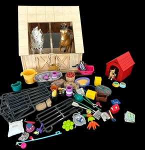 Breyer horse Two Stall Horse Stable with accessories - Picture 1 of 4