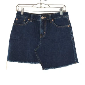 Minifalda vaquera BDG Urban Outfitters dobladillo crudo lavado oscuro talla pequeña - Imagen 1 de 7